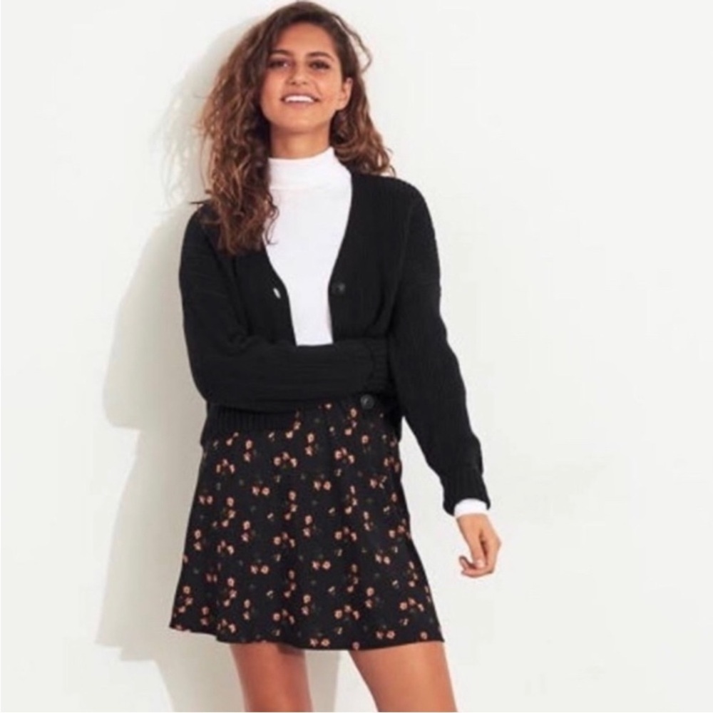 New Hollister Ultra High-Rise Black Floral Mini Skirt Elastic Waist Silky Lined